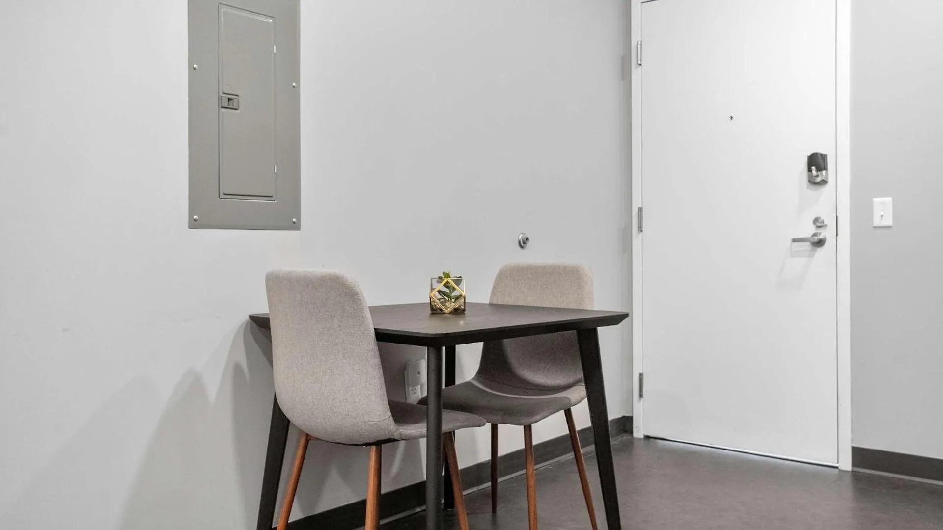 CozySuites Modern 1BR in Downtown Pitts #4 Pittsburgh Apartment